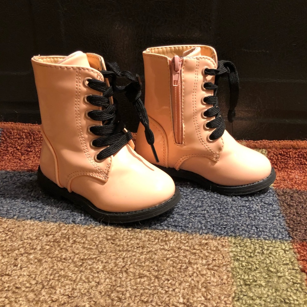 Toddlers Girl pink Patent Boots size 5